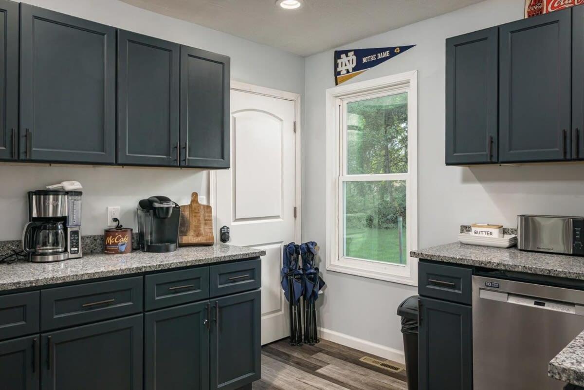 The Lucky Charm Home Of The Fighting Irish! Bbq Outdoor Games Coffee South Bend Ngoại thất bức ảnh
